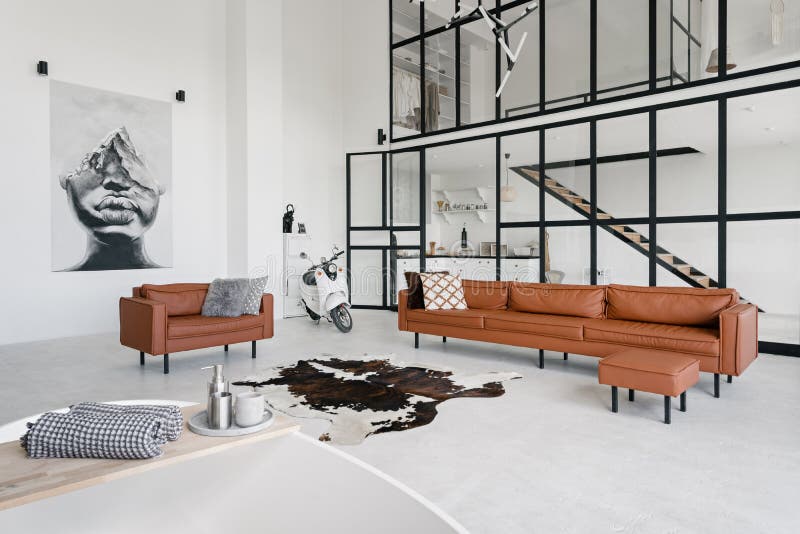 Maison intérieur moderne avec le salon confortable photo stock