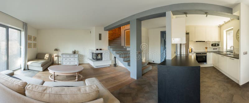 Maison isolée de luxe spacieuse photos stock Maison isolée de luxe spacieuse photos stock