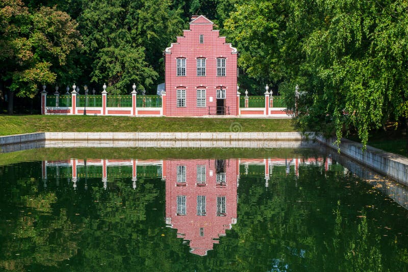Maison néerlandaise en parc de Kuskovo photographie stock libre de droits Maison néerlandaise en parc de Kuskovo photographie stock libre de droits