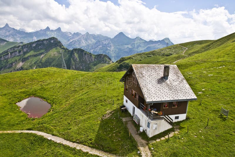 Maison Suisse De Montagne Photo Stock Image Du Montagne Maison Suisse De Montagne Photo Stock Image Du Montagne