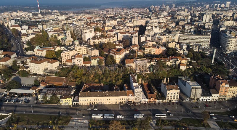 Maisons anciennes de ville en belgrade vue aérienne. zone urbaine densément peuplée avec paysage de maisons. photo stock