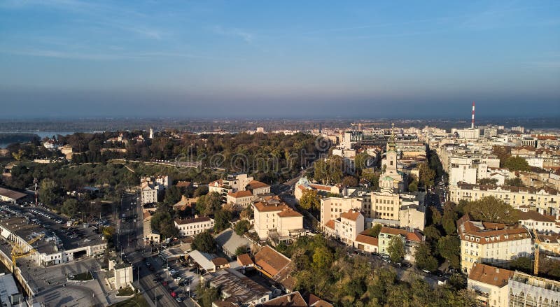 Maisons anciennes de ville en belgrade vue aérienne. zone urbaine densément peuplée avec paysage de maisons. photographie stock libre de droits