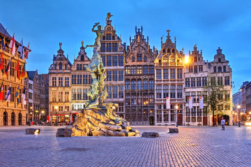 Maisons historiques dans le markt Anvers grote En belgique photos stock