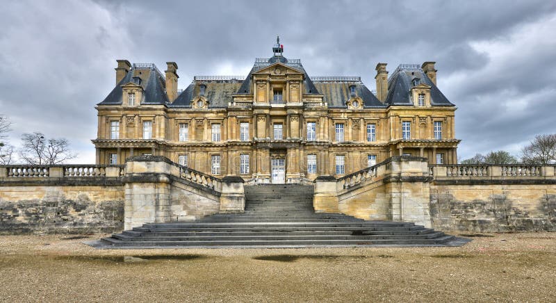 Maisons Laffitte, Франция - 4-ое апреля 2016: замок стоковые изображения Maisons Laffitte, Франция - 4-ое апреля 2016: замок стоковые изображения