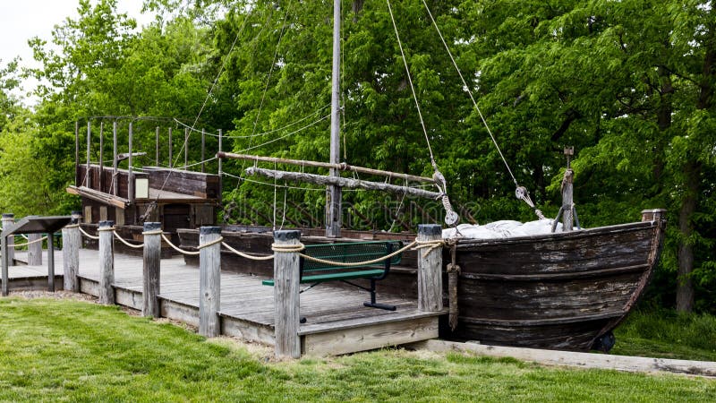 MAY 18 2019, NEBRASKA CITY, NE, USA - Barge Keelboat replica - at Missouri River Basin Lewis and Clark Center. MAY 18 2019, NEBRASKA CITY, NE, USA - Barge Keelboat replica - at Missouri River Basin Lewis and Clark Center