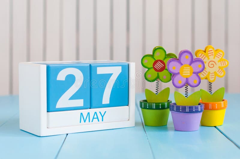 Maj 27th Wizerunek może 27 koloru drewniany kalendarz na białym tle z kwiatami Wiosna dzień, opróżnia przestrzeń dla teksta zdjęcia royalty free Maj 27th Wizerunek może 27 koloru drewniany kalendarz na białym tle z kwiatami Wiosna dzień, opróżnia przestrzeń dla teksta zdjęcia royalty free