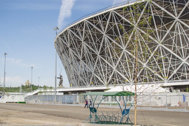 Maj 23, 2018 Volgograd, Ryssland Ny fotbollsarenaVolgograd arena royaltyfri fotografi Maj 23, 2018 Volgograd, Ryssland Ny fotbollsarenaVolgograd arena royaltyfri fotografi