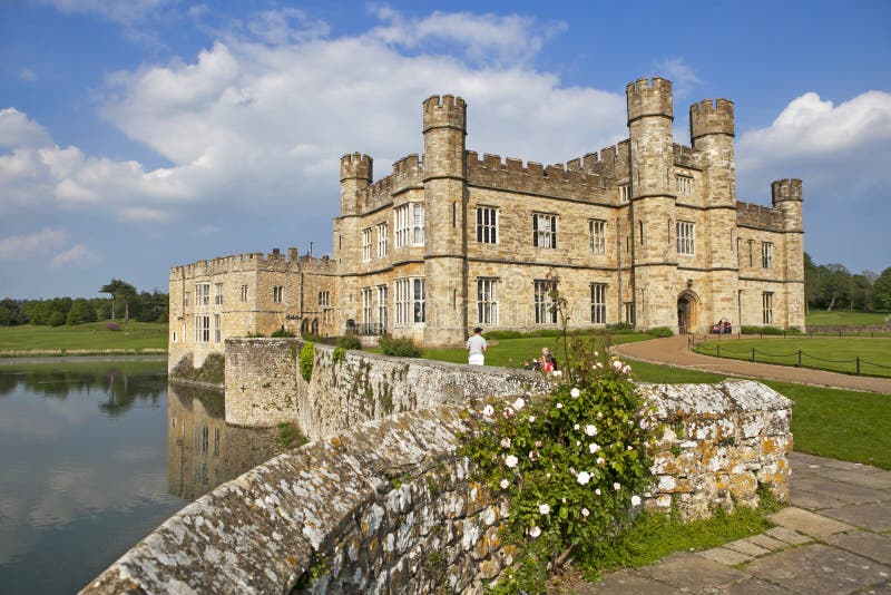 Majestatyczny Leeds kasztel lokalizujący w Kent regionie Anglia fotografia stock