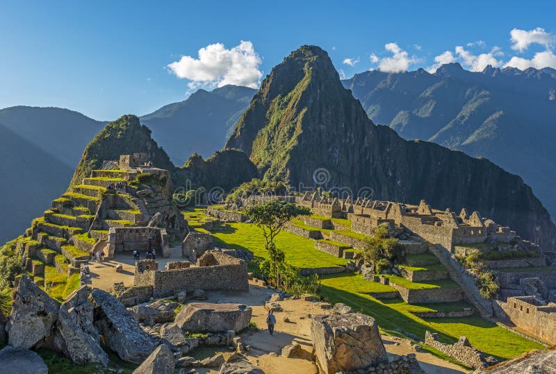 A Luz Da Madrugada Em Machu Picchu Ilustração Stock - Ilustração de calmo,  noite: 274376286