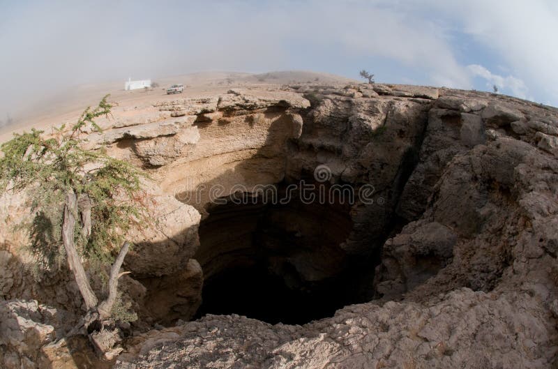 Majlis Al-Jin Jeskyně, jedna z největších jeskyní na světě, Omán.