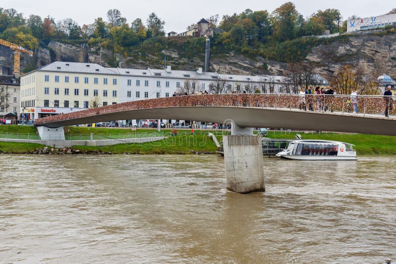 Makartsteg most nad Salzach rzek? w Salzburg Austria obrazy royalty free