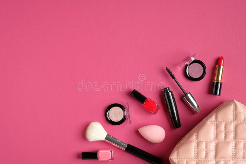 Make Up Bag: Cắm giữ đồ trang điểm của bạn trong chiếc túi xinh xắn, giới thiệu bộ sưu tập túi trang điểm đa năng với hàng chục màu sắc và kiểu dáng, giúp bạn tự tin phải chăng. Translation: Keep your makeup in a cute bag, introducing a versatile makeup bag collection with dozens of colors and styles, making you confident.