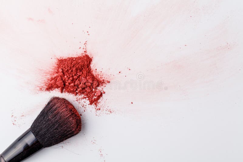 Make-up bürstet Pulver auf Weiß stockbild Make-up bürstet Pulver auf Weiß stockbild