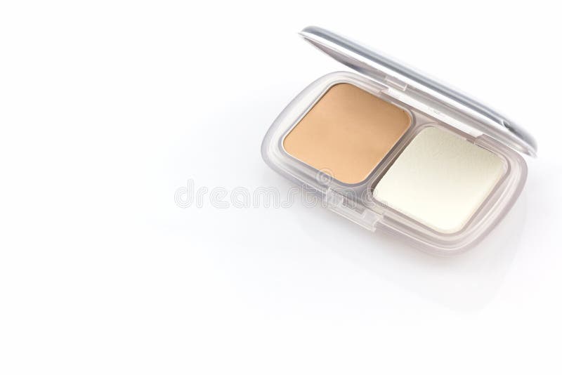 Make-uppoeder in wit geval royalty-vrije stock afbeeldingen Make-uppoeder in wit geval royalty-vrije stock afbeeldingen
