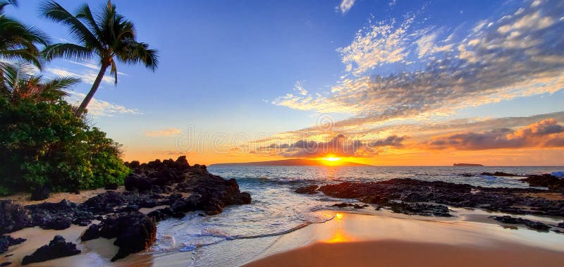 Makena Secret Beach ao pôr do sol em Maui, HI