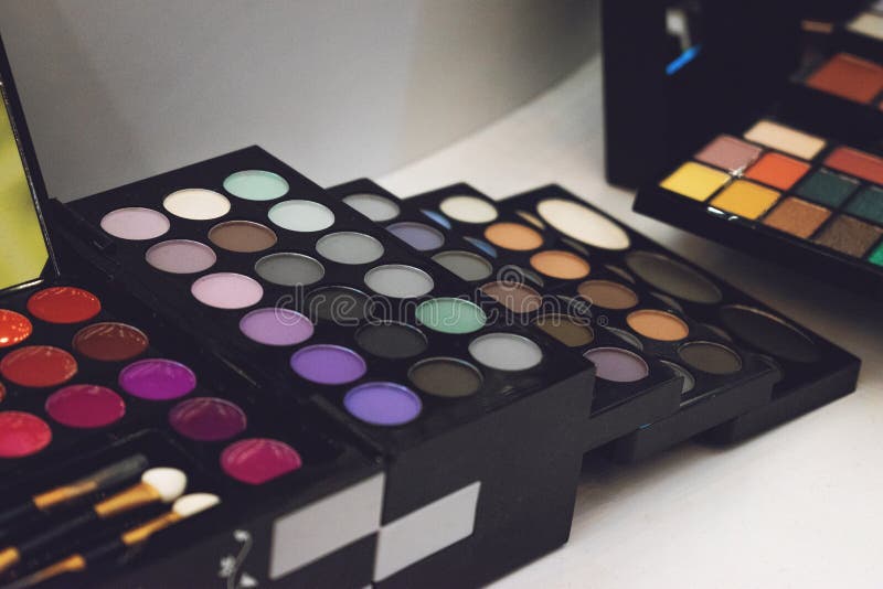 Makeup Kit for Professional Makeup. Bright Color Eye Shadow Palette