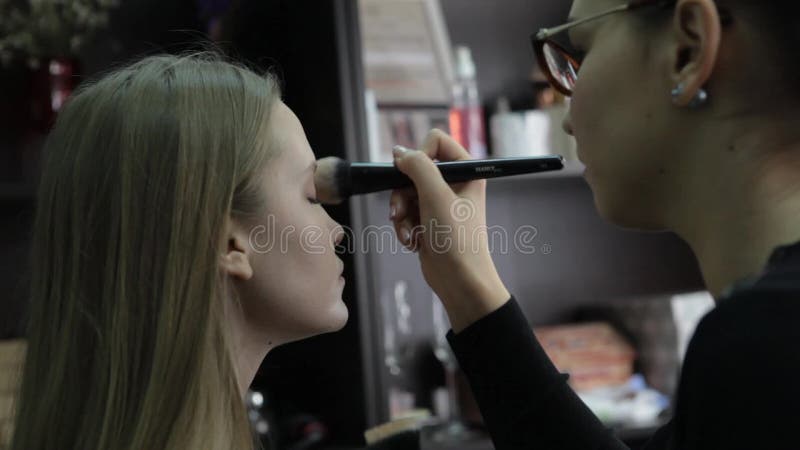 Makeup modela lub artysty narządzanie przed Uzupełniał artysty Przygotowywa Super modela Dla Haute