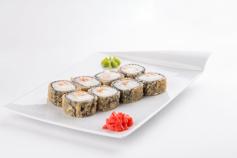Makibroodje van Tempurasushi met zalm en roomkaas Japans die voedsel op witte achtergrond wordt geïsoleerd royalty-vrije stock fotografie Makibroodje van Tempurasushi met zalm en roomkaas Japans die voedsel op witte achtergrond wordt geïsoleerd royalty-vrije stock fotografie