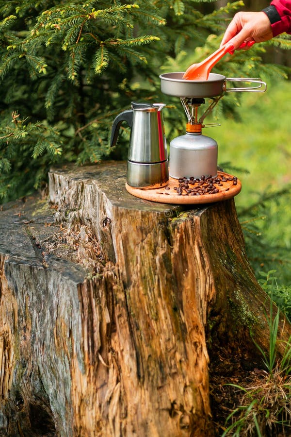 Making Coffee while Hiking in the Mountains. Stock Illustration Illustration of activity