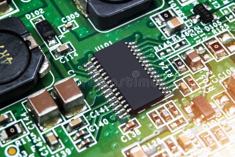 Makroen sköt av en Circuitboard med motståndsmikrochipers och elektroniska delar Datormaskinvaruteknologi Inbyggd communi