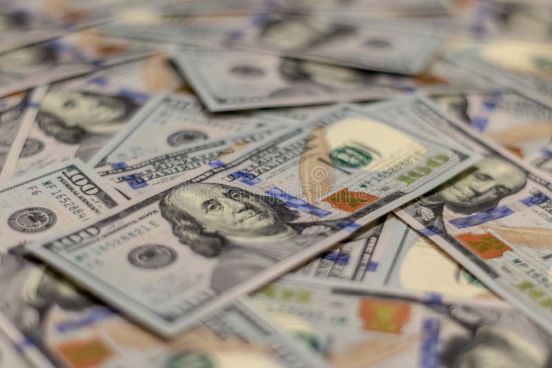 Makroschuß von Benjamin Franklins Porträt auf einer neuen 100 Dollar US-Geldanmerkung, mit defocused Hintergrund von viel mehr id stockfoto Makroschuß von Benjamin Franklins Porträt auf einer neuen 100 Dollar US-Geldanmerkung, mit defocused Hintergrund von viel mehr id stockfoto