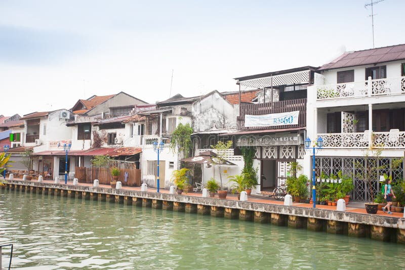 Malacca πόλη με το σπίτι κοντά στον ποταμό κάτω από το μπλε ουρανό στη Μαλαισία στοκ εικόνα με δικαίωμα ελεύθερης χρήσης Malacca πόλη με το σπίτι κοντά στον ποταμό κάτω από το μπλε ουρανό στη Μαλαισία στοκ εικόνα με δικαίωμα ελεύθερης χρήσης