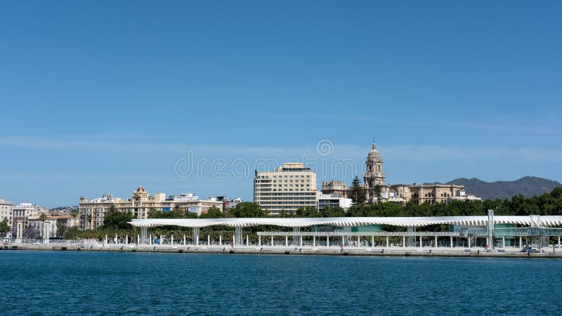 MALAGA, ANDALUCIA/SPAIN - 25 MAI : Vue de l'horizon de Malaga dedans photo libre de droits