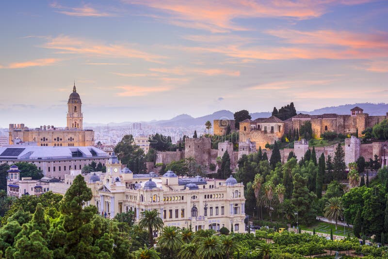 Malaga, in Spagna, paesaggio urbano, presso la Cattedrale, il Municipio e Alcazaba di Malaga.