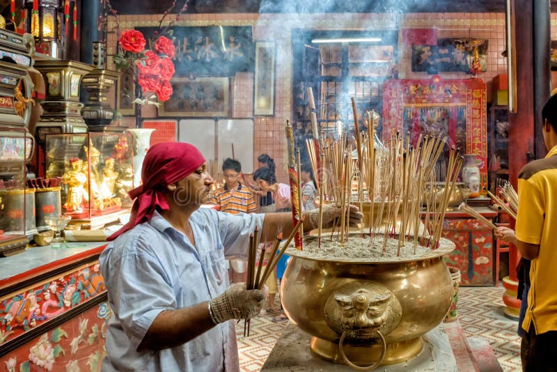 Malasia, en Kuala Lumpur durante Año Nuevo chino en el pecado Sze Si Ya Temple imagen de archivo Malasia, en Kuala Lumpur durante Año Nuevo chino en el pecado Sze Si Ya Temple imagen de archivo