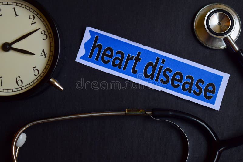 Malattia cardiaca sulla carta della stampa con ispirazione di concetto di sanità sveglia, stetoscopio nero immagine stock Malattia cardiaca sulla carta della stampa con ispirazione di concetto di sanità sveglia, stetoscopio nero immagine stock