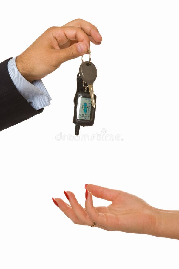 Mâna masculină aruncă o grămadă de chei de mașină stock photos