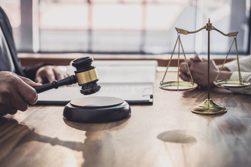 Male lawyer or judge consult having team meeting with Businesswoman client, Law and Legal services concept royalty free stock images Male lawyer or judge consult having team meeting with Businesswoman client, Law and Legal services concept royalty free stock images
