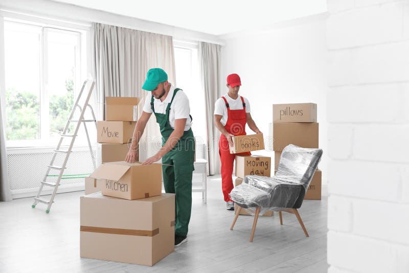 Moving helpers hi-res stock photography and images - Alamy