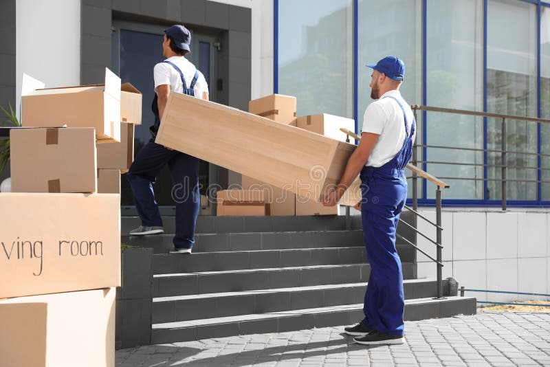 Moving helpers hi-res stock photography and images - Alamy