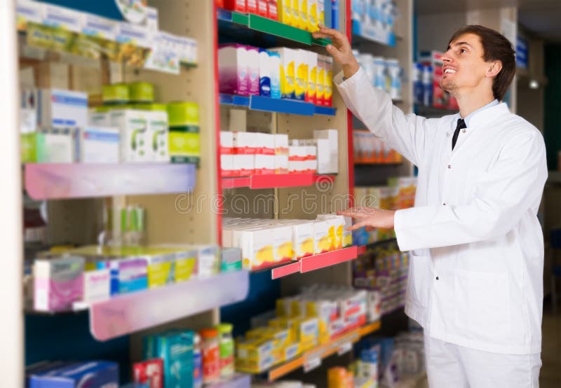 Male pharmacists working in modern farmacy