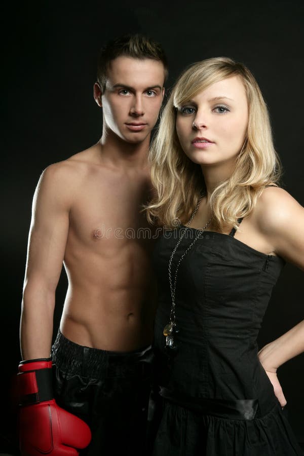 male sexigt barn för härlig blond boxareflicka royaltyfri bild male sexigt barn för härlig blond boxareflicka royaltyfri bild