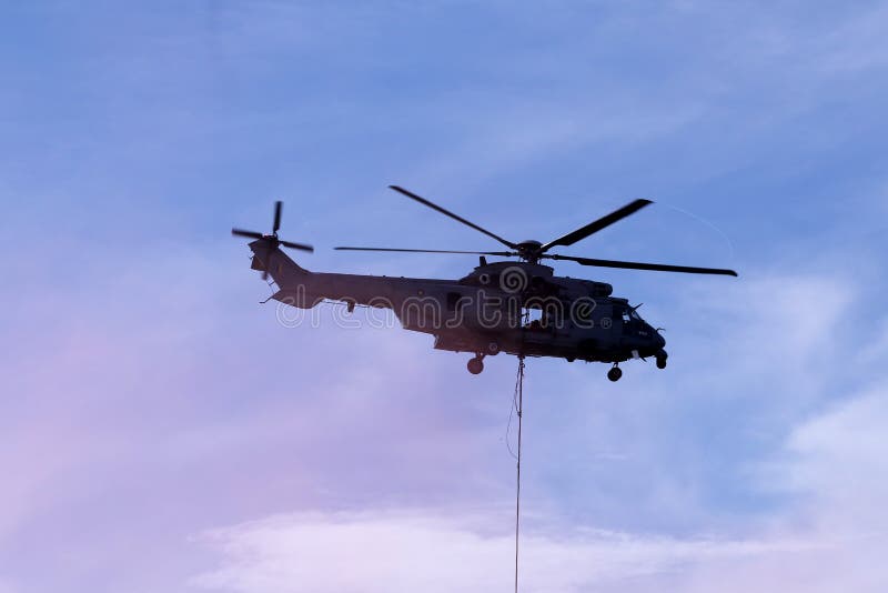 Maleisië, 2016 - Koninklijke Maleise Luchtmachthelikopter tijdens militaire airshow in Kuala Lumpur International Airport royalty-vrije stock afbeeldingen Maleisië, 2016 - Koninklijke Maleise Luchtmachthelikopter tijdens militaire airshow in Kuala Lumpur International Airport royalty-vrije stock afbeeldingen
