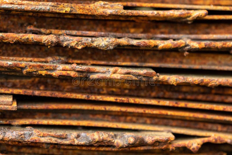 Malerische gebogene Bl?tter des rostigen Metalls Gebogene rostige Bl?tter des Metalls Industrielle Abstraktion stockfoto Malerische gebogene Bl?tter des rostigen Metalls Gebogene rostige Bl?tter des Metalls Industrielle Abstraktion stockfoto
