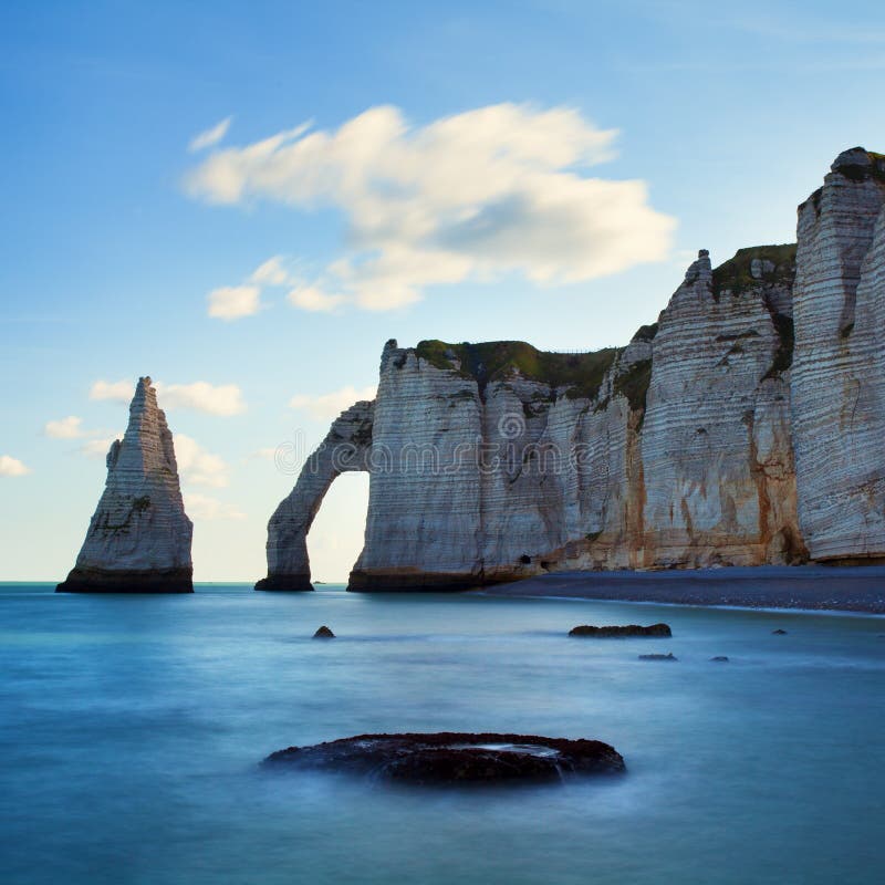 Malerische panoramische Landschaft auf den Klippen von Etretat Natürliche erstaunliche Klippen Etretat, Normandie, Frankreich, La stockfoto Malerische panoramische Landschaft auf den Klippen von Etretat Natürliche erstaunliche Klippen Etretat, Normandie, Frankreich, La stockfoto