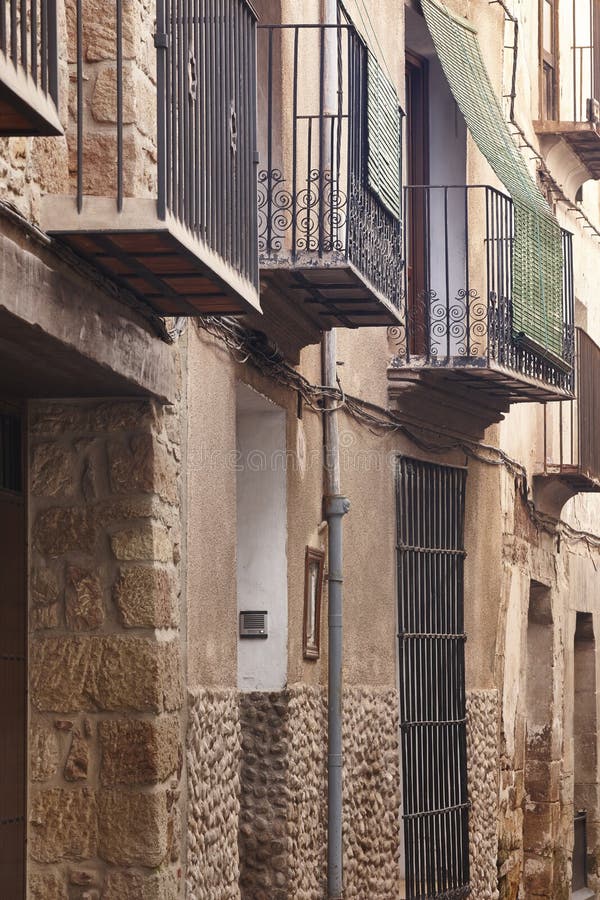Malerische Straße in Teruel Mora de Rubielos Spanien-Erbe t stockfotografie Malerische Straße in Teruel Mora de Rubielos Spanien-Erbe t stockfotografie