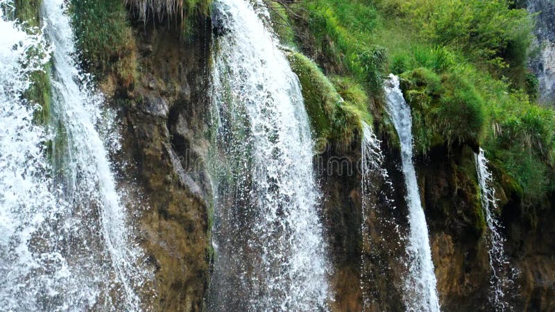 Malerische Wasserfalllandschaft im Plitvice See-Nationalpark