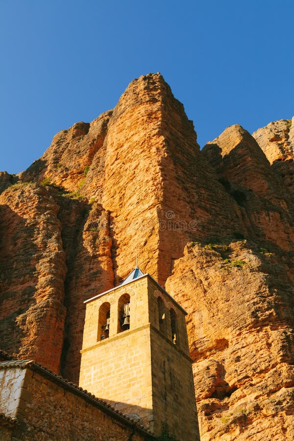 Mallos DE Riglos Church in Huesca, Aragon stock foto Mallos DE Riglos Church in Huesca, Aragon stock foto