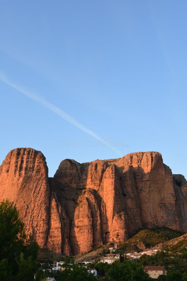 Mallos de Riglos, province de Huesca, Aragon, Espagne photographie stock Mallos de Riglos, province de Huesca, Aragon, Espagne photographie stock