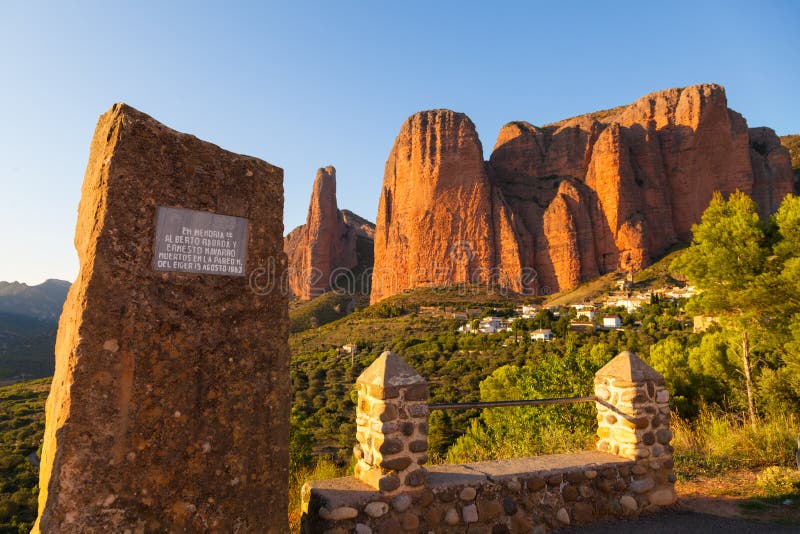 Mallos de Riglos à Huesca, Aragon image libre de droits Mallos de Riglos à Huesca, Aragon image libre de droits