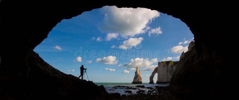 Malowniczy panoramiczny krajobraz na falezach Etretat Naturalne zadziwiające falezy Etretat, Normandy, Francja, los angeles Manch obraz royalty free Malowniczy panoramiczny krajobraz na falezach Etretat Naturalne zadziwiające falezy Etretat, Normandy, Francja, los angeles Manch obraz royalty free