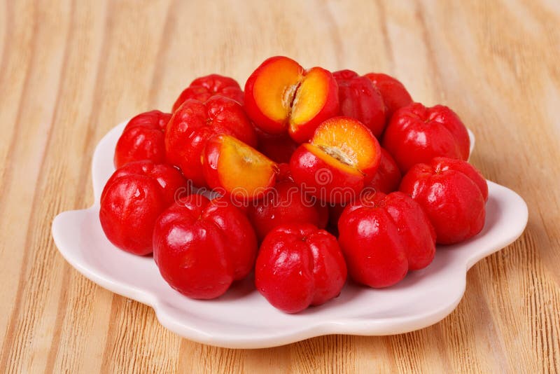 Malpighia glabra (κόκκινο acerola), τροπικά φρούτα