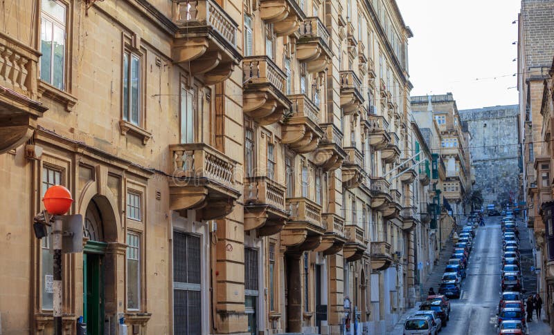 Malta, Valletta, errichtende Fassade mit Balkonen, Perspektivenansicht lizenzfreies stockbild Malta, Valletta, errichtende Fassade mit Balkonen, Perspektivenansicht lizenzfreies stockbild