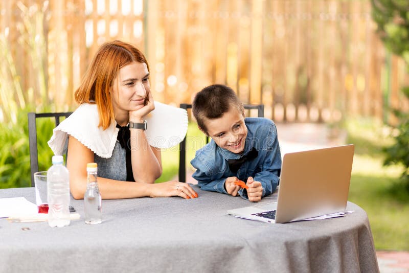 Maman et son fils photographie stock