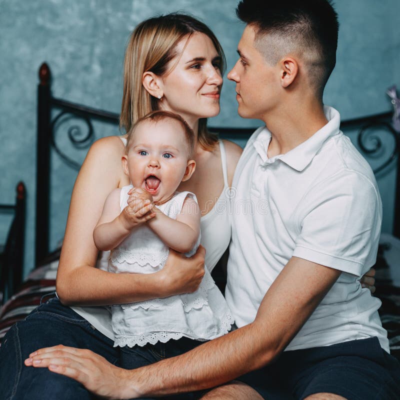 Mamma, papa en dochterclose-upportret royalty-vrije stock afbeelding Mamma, papa en dochterclose-upportret royalty-vrije stock afbeelding