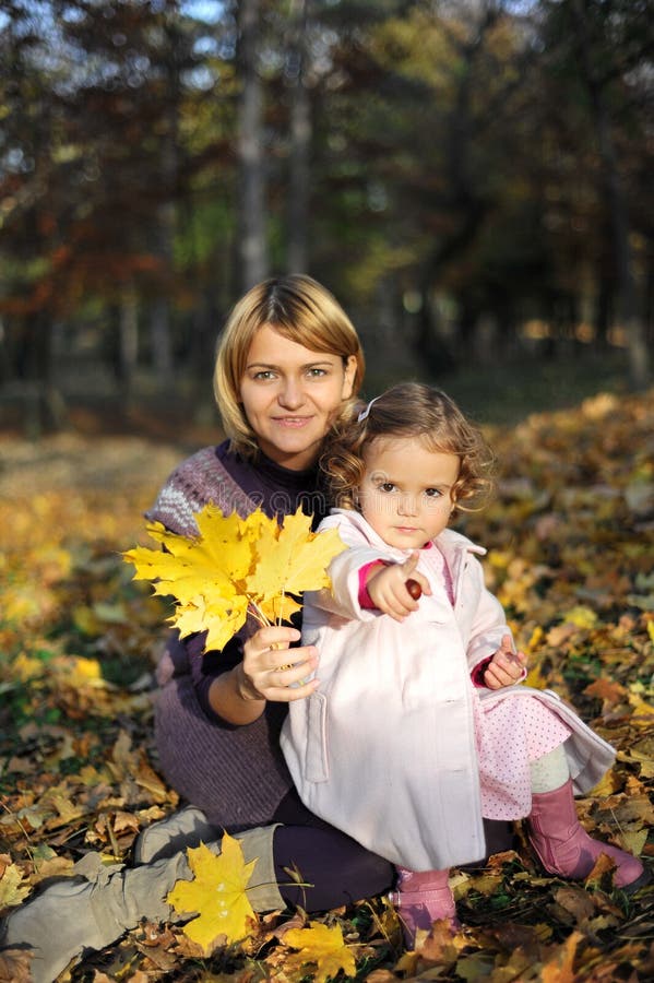 Mamma und Tochter stockfotografie Mamma und Tochter stockfotografie